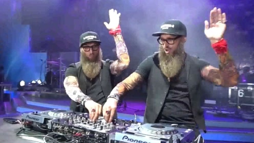 不怕新歌有多嗨就怕老歌带dj,《白龙马》配上玄冥二老打碟太燃了