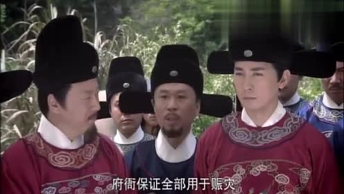 洪武大案:钦差救助灾民,百姓集体下跪,钦差:要谢就谢皇上吧