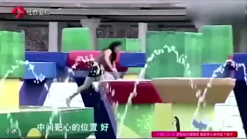 男生女生向前冲:长腿美女来闯关,一路蹦蹦跳跳的,我的心摇摇欲坠了!