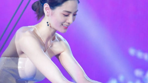 世界第一美女林珍娜,"乳胶"人鱼裙倾国倾城,网友:迷死人不偿命