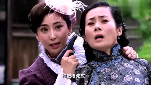 铁梨花:胖丫投靠鬼子事情败露,挟持亲娘逃跑,铁梨花一枪毙了他