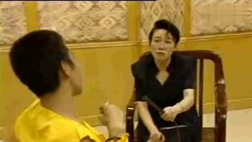 珍贵影像:张子强最凶的同伙马尚忠,持ak47横扫一条街!