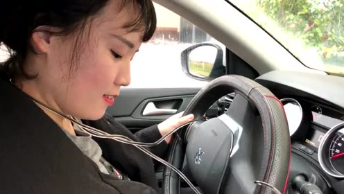 女司机你这样开车,请问是哪个师傅教你的