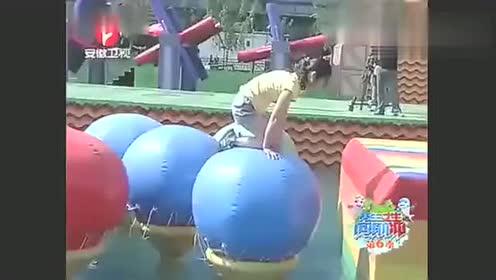 勇者大冲关:美女老师竟不穿内衣参加水上闯关节目!