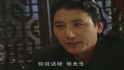 张世豪斗不过彭家驹,不仅赔了一个多亿还给他磕头认错,只能忍着