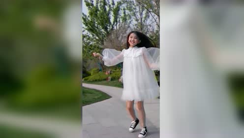 第一次见童模宋小睿跳舞,眼前一幕,果然是有钱人家的孩子!