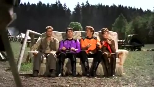 《梦幻飞船之惊奇号》时间机器出故障，四未来人穿越到中世纪兵营