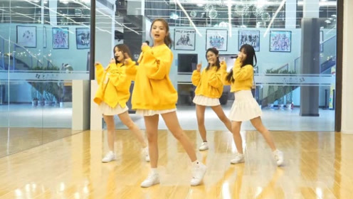 杨超越参加《创造101》首秀舞蹈《庆祝》排练,这里她没有数拍子啊