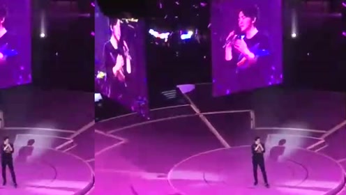 李健演唱的月半弯深情款款，动人心弦!