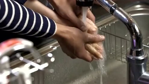 奇怪的家政妇：保姆外出回来手冰凉，总裁开热水帮暖手，又撒狗粮