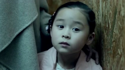 美女乘电梯遇蒙面男，气氛太诡异，女儿的一句话让美女瞬间慌了