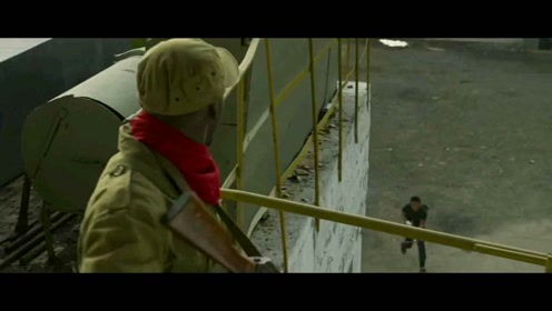 特种兵动手造弓箭，配上特殊植物液体，将成为一把杀敌利器！