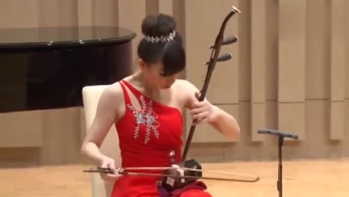 美女二胡独奏《江河水》演奏出了滔滔江河的气势!不愧是专业的