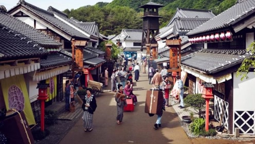日本这一座小城市,全模仿我国宋朝建筑,中国人来这里就像回到古代
