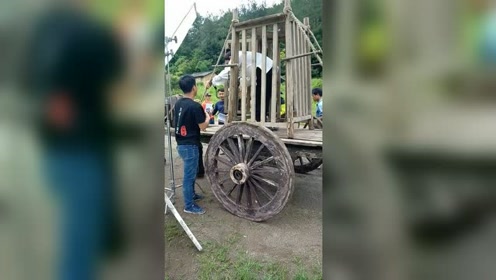古代押送犯人的囚车,古装剧拍摄现场