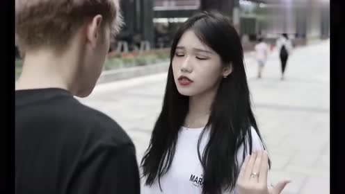 女友问男友手机密码,想发朋友圈宣告主权,却没想男友果断拒绝!