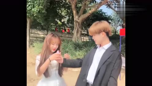 娜娜可乐是要官宣吗?娜娜都穿上婚纱了,看起来好甜啊!
