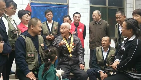 临汾市尧都区尧庙镇下靳村老共产党员张新春