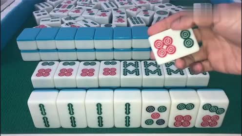 小伙打麻将连开三杠杠上花,牌倒是漂亮,就是六筒有点多