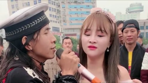 大哥一首《站着等你三千年》,美女表情有点浮夸啊,唱的还是不错