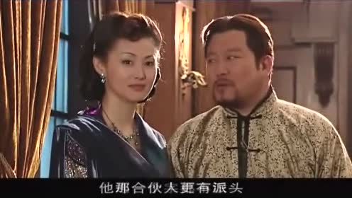 大染坊卢家驹把孙明祖的客商全给截胡了,孙掌柜还没弄明白