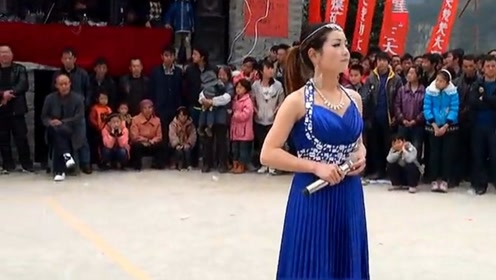 贵州农村流浪歌手(陈思念)一曲《好运来》听了大家都好运