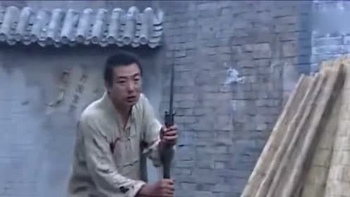《小兵张嘎》嘎子见纯刚被鬼子杀害,哭了哭了!