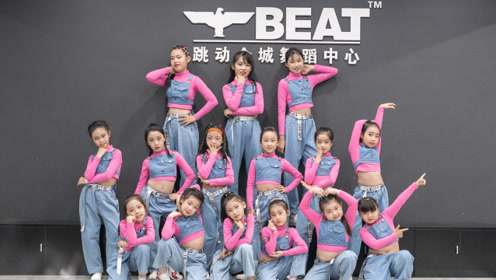 超精彩的抖音网红舞蹈串烧,适合年会表演哦!