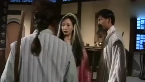 僵尸道长2:对蛾妖出手,却伤到了自家徒弟,林正英掏出法器!