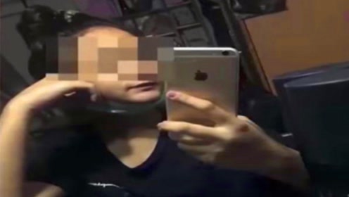 女子上厕所,门缝里喷进不明液体!监控拍下恶心全程!