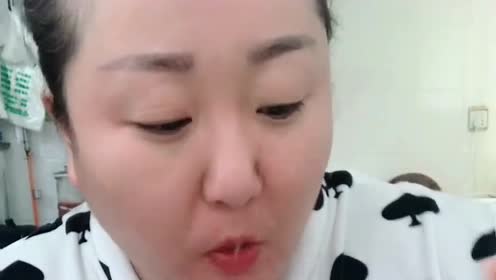 吃播胖姐吃猪肉皮,看你吃什么东西都觉得好香的感觉!