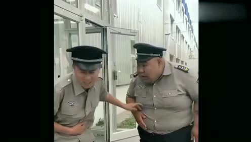 胖保安帮经理洗车!看到美女后竟"误伤"经理!结果悲剧了!