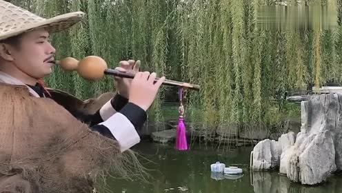 小伙葫芦丝演奏不同风格的《风筝误》好听至极,果断分享给你