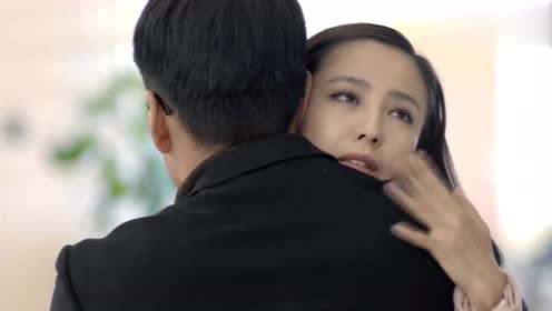 产科医生:妈妈进治疗室,肖程特地飞回来,抱着何晶给她支撑