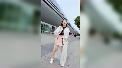 网红宋小睿大跳《芒种》舞蹈,不愧是专业童模,舞姿太美了!