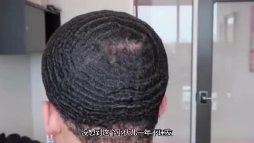 头发像钢丝球!理发过程太搞笑!