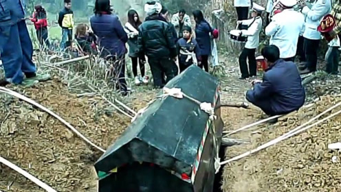 出殡,安葬,棺材入土,入土为安!