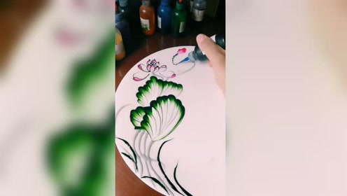 荷叶与莲花相映成趣,这样的果酱画实在是漂亮