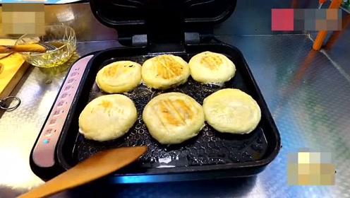 2分钟就学会在家里用电饼铛做点心,又酥又甜