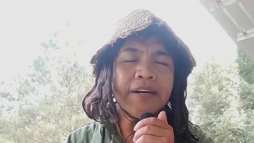 乞丐韦文学室外深情演唱,这实力不去当歌手,真的是屈才了