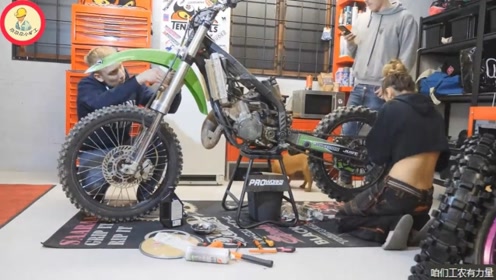 机车女孩保养一台川崎硬派越野摩托车有多难，全部拆解开慢慢来
