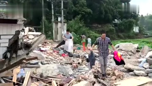 现场直击宜宾长宁地震,遇难7岁小男孩让救援队员们七尺男儿泪流