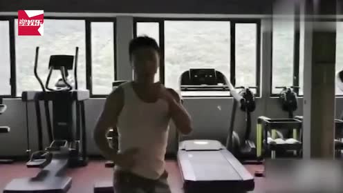 56岁甄子丹霸气"一字马",肌肉线条诠释铁血硬汉