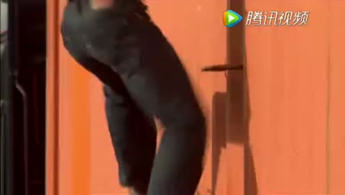 玩命快递2女杀手内衣_玩命快递2女杀手露图
