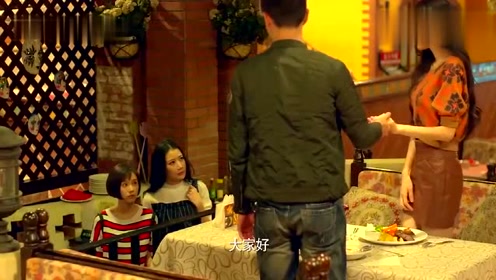 穷小子遇到前任,立马为她介绍自己的富婆未婚妻,前任看呆了