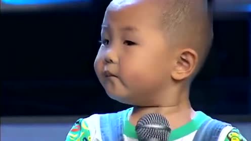 农村小孩张俊豪上台表演,还没有开始大伙都笑嗨了,实在太逗了!
