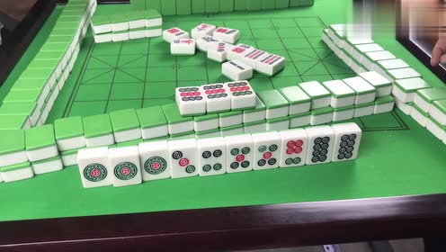 麻将:小伙太着急了,这么好的清一色,干嘛不自摸呢?