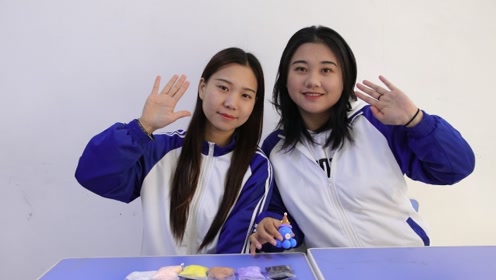 超轻粘土手工比赛,晓晓做了只小章鱼,最后忘记做嘴巴太可爱了