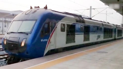 白皮时代的特快列车 防城港北至北海t8718次中途驶出钦州东站