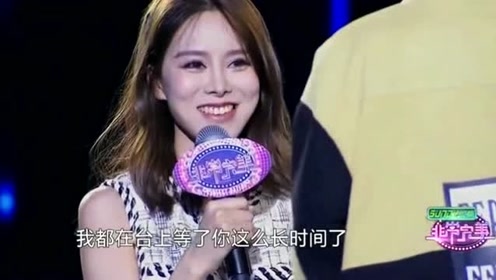 《非常完美》2位帅哥为漂亮女嘉宾转身,李梦然说在台上等了她很久